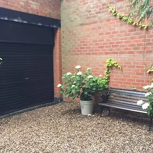 Apartment Thelittlebarn In