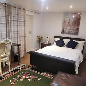  Apartment Peaceful Studio En-suite Pvt Entrance Garden Free Parking