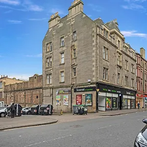 central-and-modern-apartment-with-a-garden.edinburghhotelsuk.org/