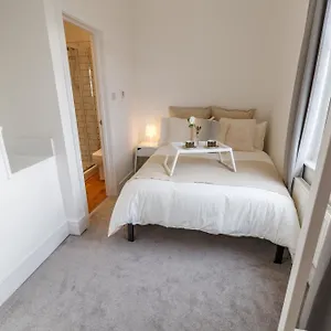 sapphire-home-stay.hotelsin-chester.com/