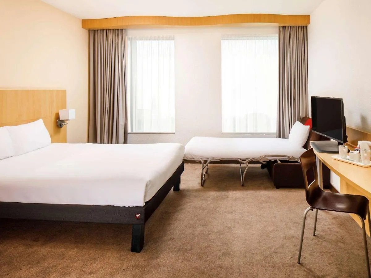 Ibis Nottingham Centre Hotel 3*,
